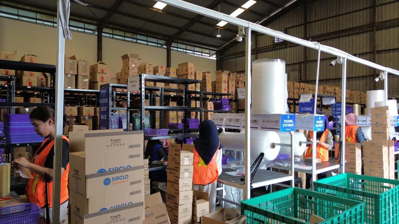 Packing station at a Biteship fulfillment warehouse