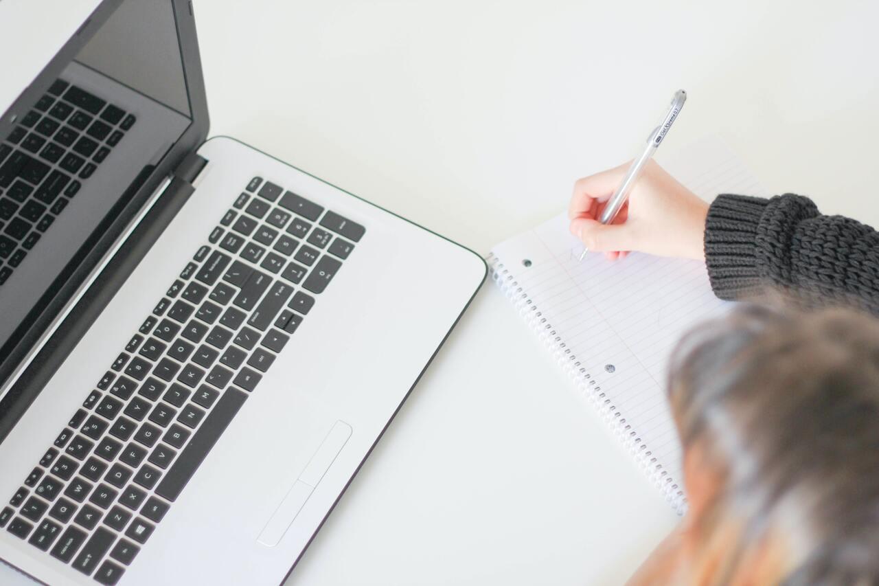 Kumpulan Contoh Caption Jualan Online yang Efektif Menarik Konsumen